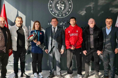 Şampiyonlara görkemli karşılama