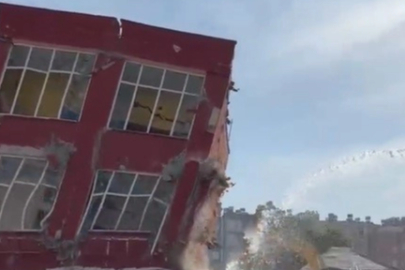 2 katlı bina titreşimle yıkıldı