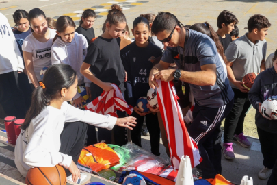 Antalya'da 19 ilçeye spor malzemesi desteği