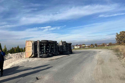 Uşak’ta Tır Kazası: 1 yaralı