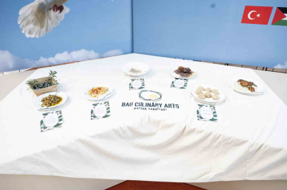 Filistin’le dayanışmada yemekler kırık tabaklarda sergilendi