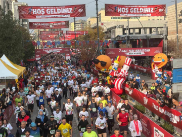 Gaziantep’te 7. Gazi Yarı Maratonu bin 498 sporcunun katılımıyla başladı