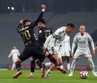 Trendyol Süper Lig: Fatih Karagümrük: 0 - Beşiktaş: 1 (İlk yarı)