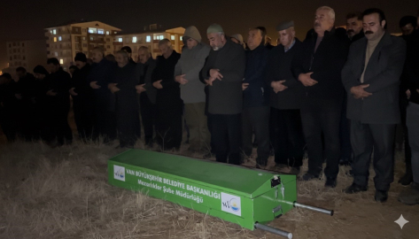 Baraja uçan araçta hayatını kaybeden 22 yaşındaki Cihat gözyaşları arasında toprağa verildi