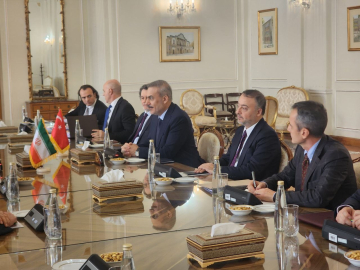 Dışişleri Bakanı Fidan, İranlı mevkidaşı Arakçi ile bir araya geldi