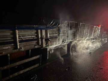 Osmaniye’de mısır yüklü tır alev alev yandı