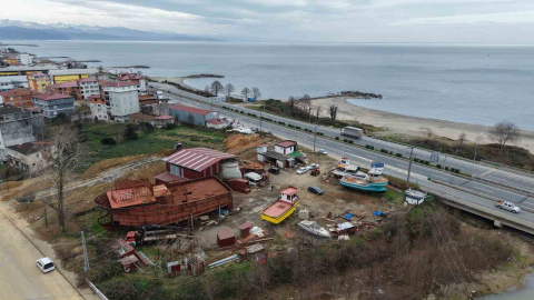 Of’tan Senegal’e balıkçı teknesi ihracatı