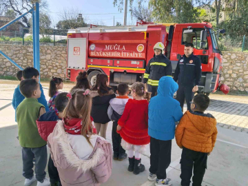 Miniklere yangın güvenliği eğitimi