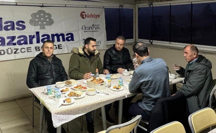 Öğrencilerle iftarda bir araya geldiler