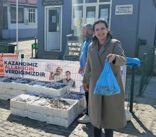 Edirne’de 350 kilogram hamsi dağıtıldı