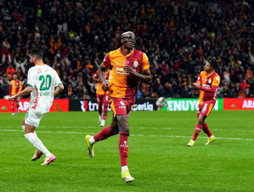 Victor Osimhen bu sezonki gol sayısını 17’ye çıkardı